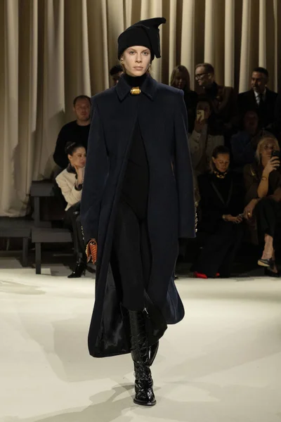 Look 7
